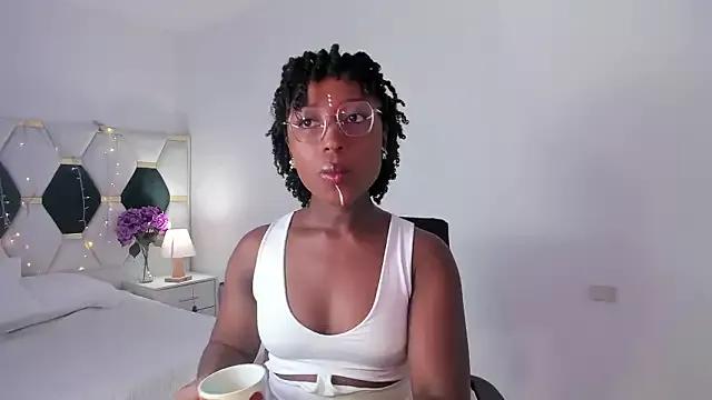 EmmaSanzz_ on StripChat 