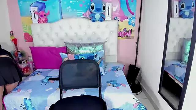 EmmySweett2 on StripChat 