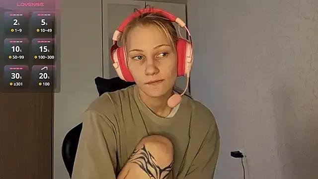 StripChat FoxySable is Freechat FoxySable — show outfit 360