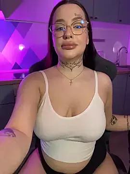 Freechat fuckdoll_18 on StripChat