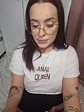 Freechat fuckdoll_18 on StripChat