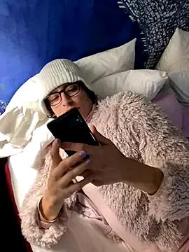 Freechat gurlnips on StripChat