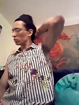 Freechat gurlnips on StripChat