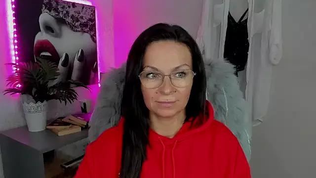 Freechat HelenLuxx on StripChat