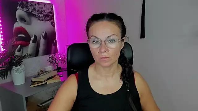 Freechat HelenLuxx on StripChat