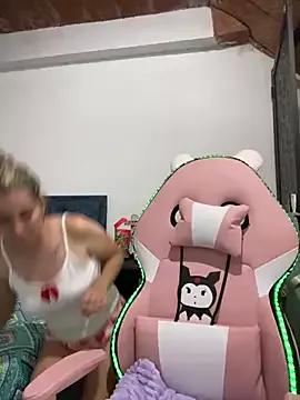 Iris_love18 on StripChat 