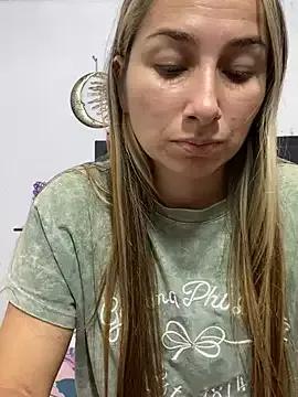 Iris_love18 on StripChat 