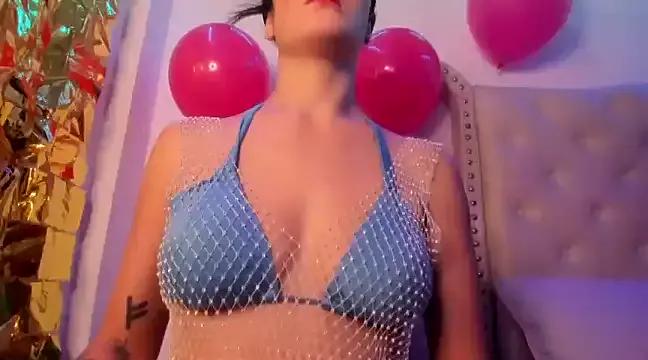 izzy_cum on StripChat 