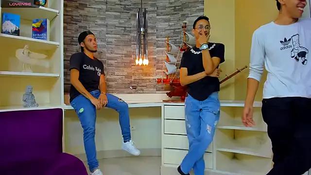 StripChat Juicy_Creww is Freechat Juicy_Creww — suck cock