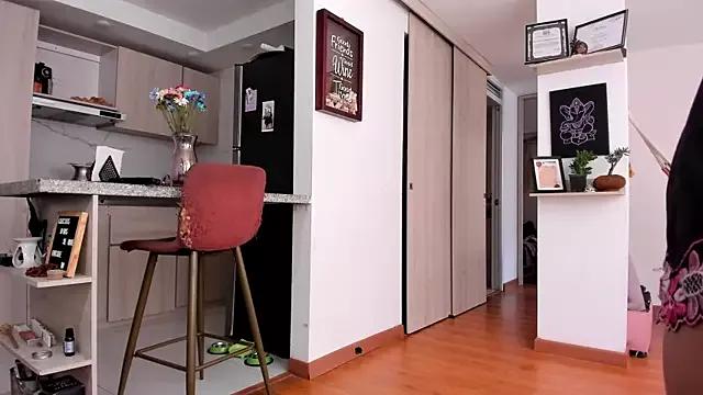 Freechat karlye_5 on StripChat