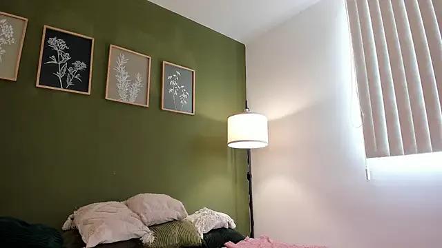 Freechat karlye_5 on StripChat