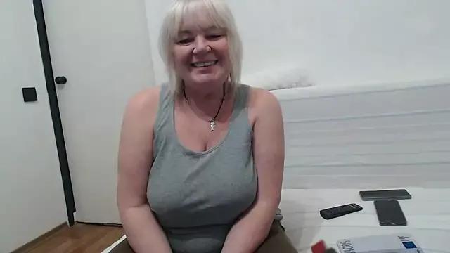 Freechat KisaMolis on StripChat