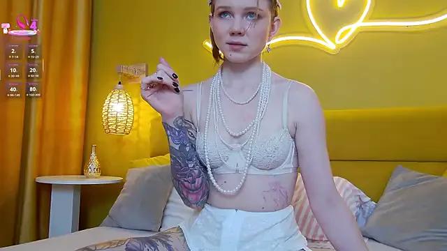 StripChat lessysweety is Private lessysweety — shake booty close to the cam