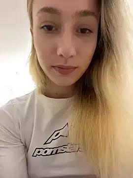Lia__Love — Feed my pussy while i go to cafe