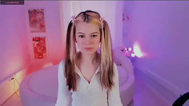 Lil_Amelie on StripChat 