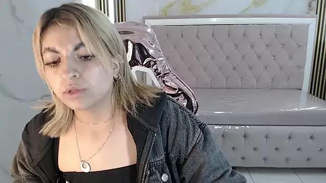 lili_conor_s on StripChat 