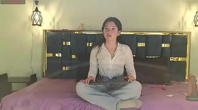 lilimini032 on StripChat 