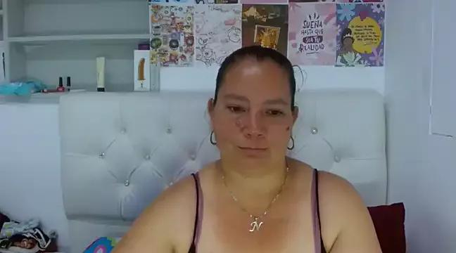 loly47 on StripChat 