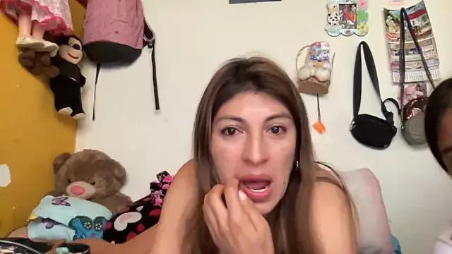 LunaBeya — open tits