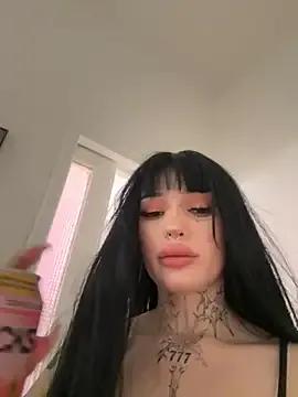 Freechat madelinexx on StripChat