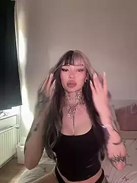 Freechat madelinexx on StripChat