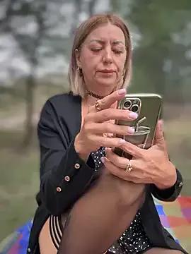 Milena-MilfaXXX — Naked riding dildo pussy risk in park