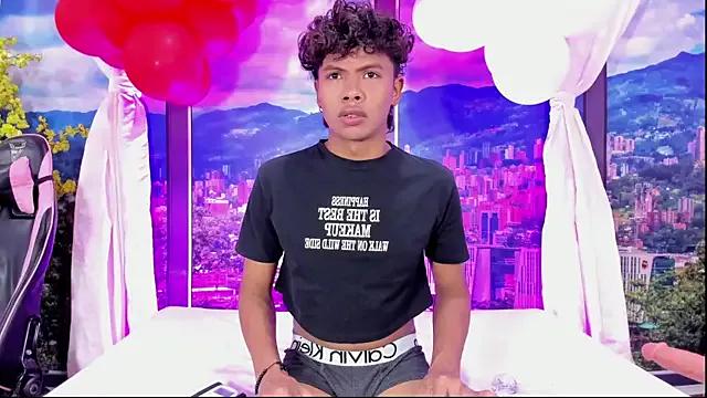 Freechat MilthonDelis on StripChat