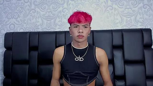 Freechat MilthonDelis on StripChat