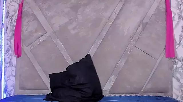 Freechat MilthonDelis on StripChat