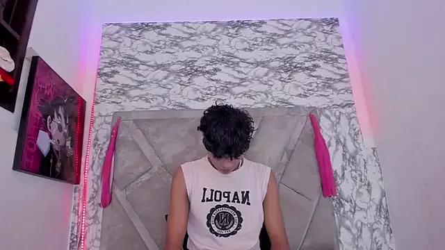 Freechat MilthonDelis on StripChat