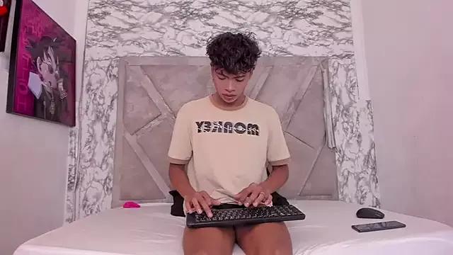 Freechat MilthonDelis on StripChat