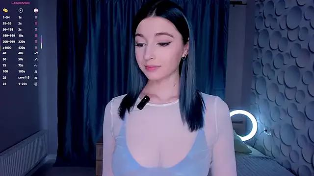 MinnieHiness on StripChat 