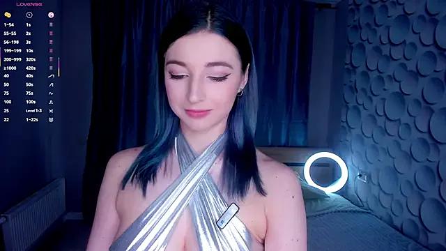 MinnieHiness on StripChat 