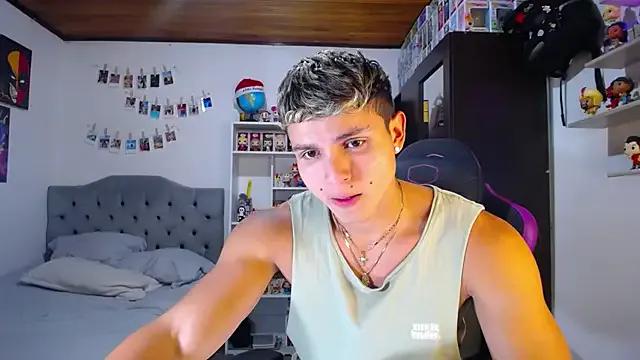 StripChat mirallesandbig is Freechat mirallesandbig — masturbate 5 min