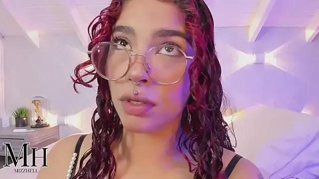 MizzHell on StripChat 