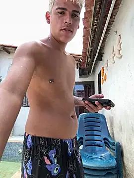MrLeoLatino — Show squirt Leo + masturbacin