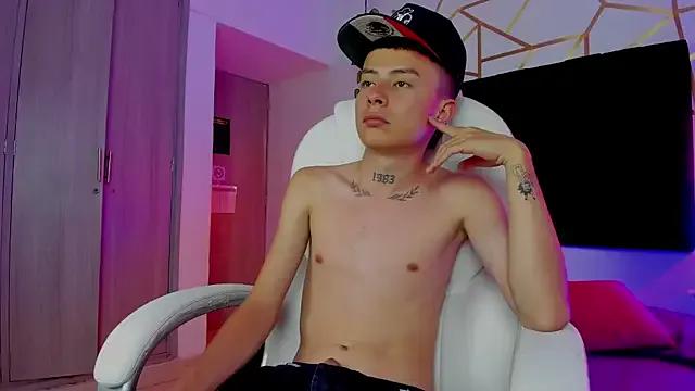 StripChat Nascary_Fox is Freechat Nascary_Fox — tease ass close to cam