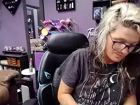 oddywithabody — Shirt Off