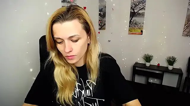 Offline PeppyMia on StripChat