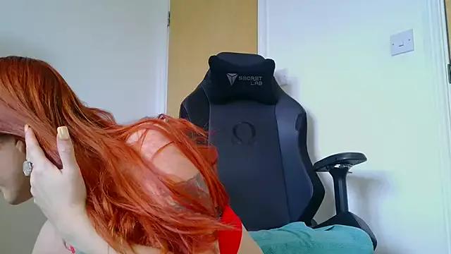 Freechat Petite_Juicy_Olive on StripChat