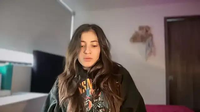 Pr1nc3ssgabi — Show tits in oil and play