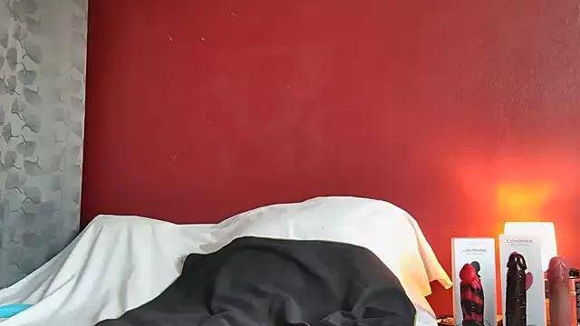 Freechat rosesdesiles on StripChat