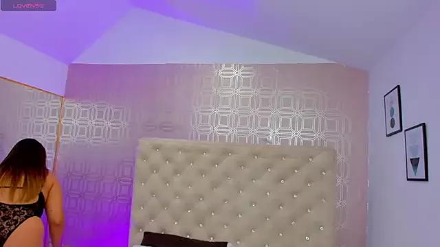 Sara_Desire on StripChat 