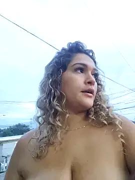 Sara_smiiith211 on StripChat 