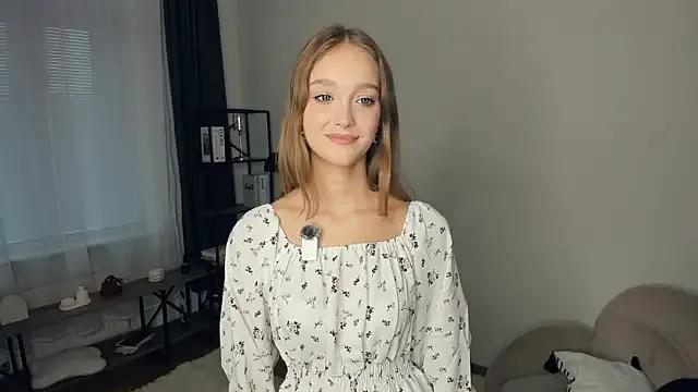 StripChat SerrenaAa is Freechat SerrenaAa — im back! send me your kisses!