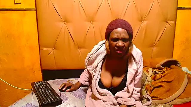 SexxyTia2 on StripChat