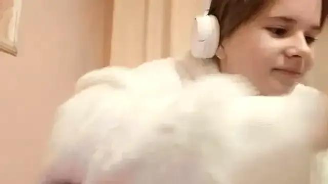 Sofie_Sofie — bite lips)