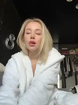 StripChat SSSATIVA_model is Freechat SSSATIVA_model — Completely naked in the toilet