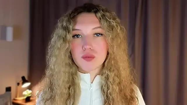 StripChat SueHolt is Freechat SueHolt — make me smile