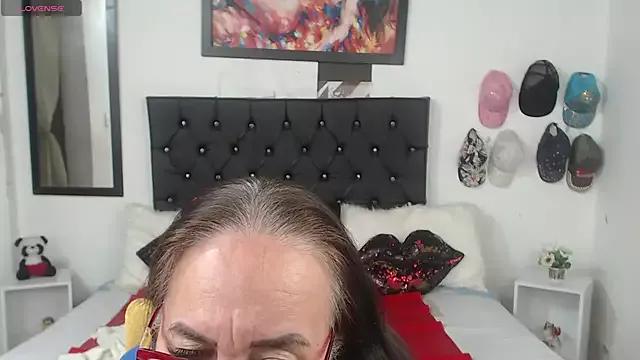 Sweetbigcatt on StripChat 